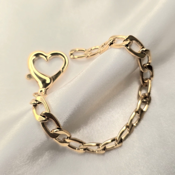 Chic Gold Heart Necklace and Bracelet Set